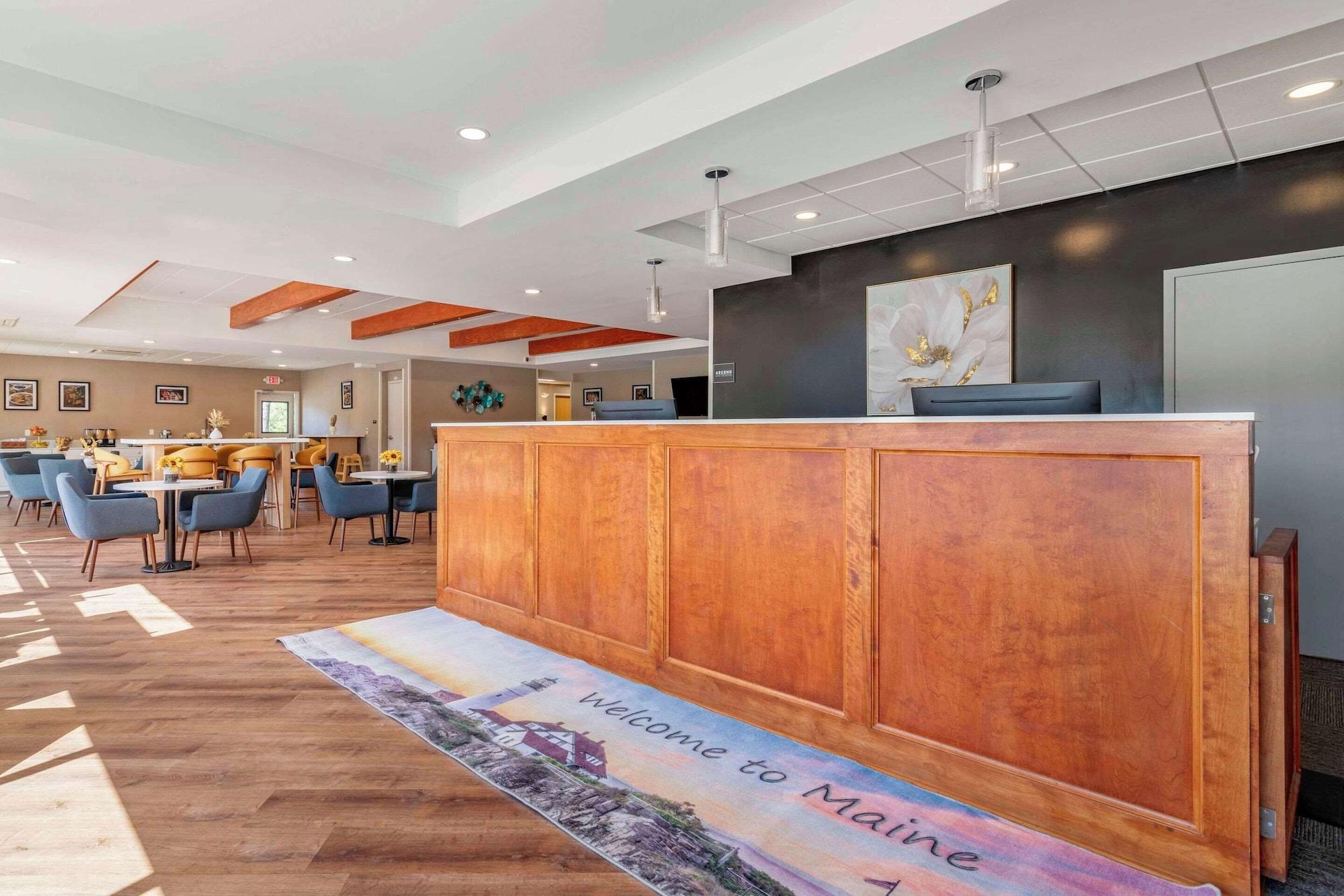 Vista Lobby Casco Bay Hotel Portland Airport - Maine Mall, an Ascend Collection Hotel