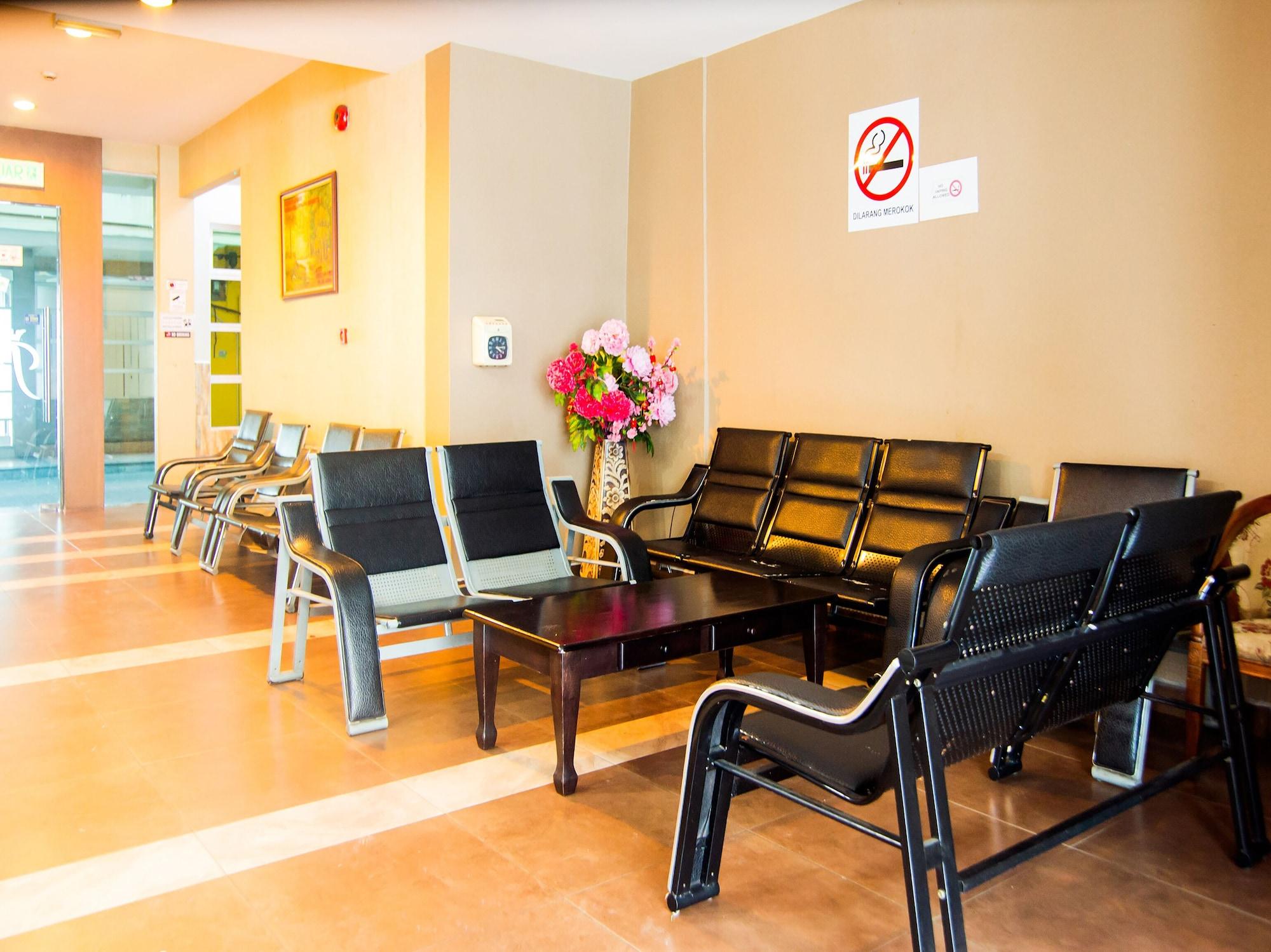 Vista Lobby OYO 89408 Royal Hotel