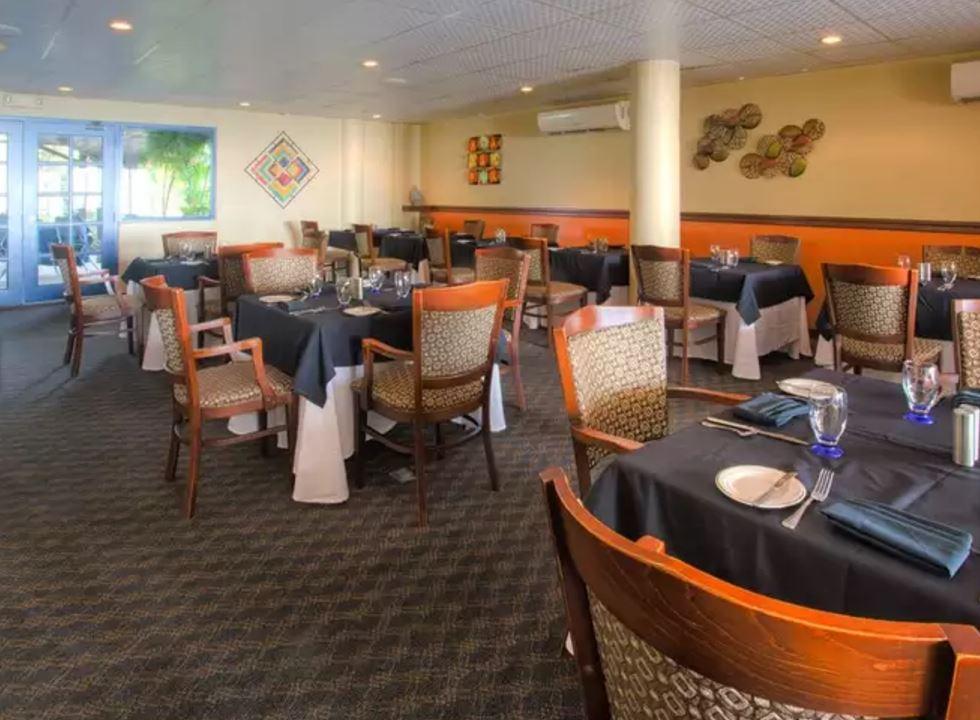 Restaurant Cara Suites Hotel and Conference Centre