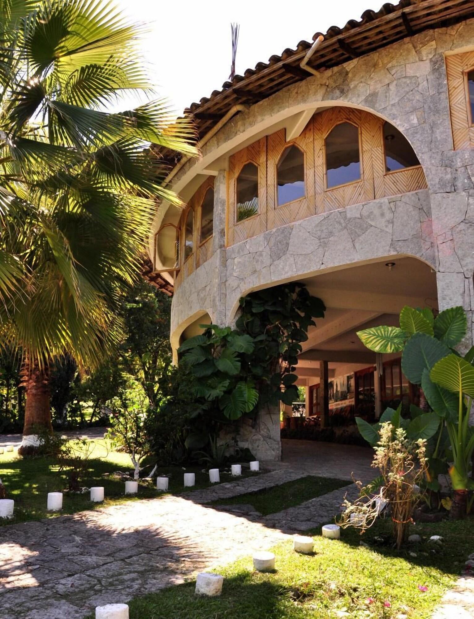 Vista Exterior Hotel Mixti