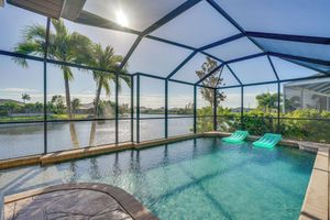 Alquiler Vacacional - On Canal: Luxe Cape Coral Oasis w/ Pool & Lanai!