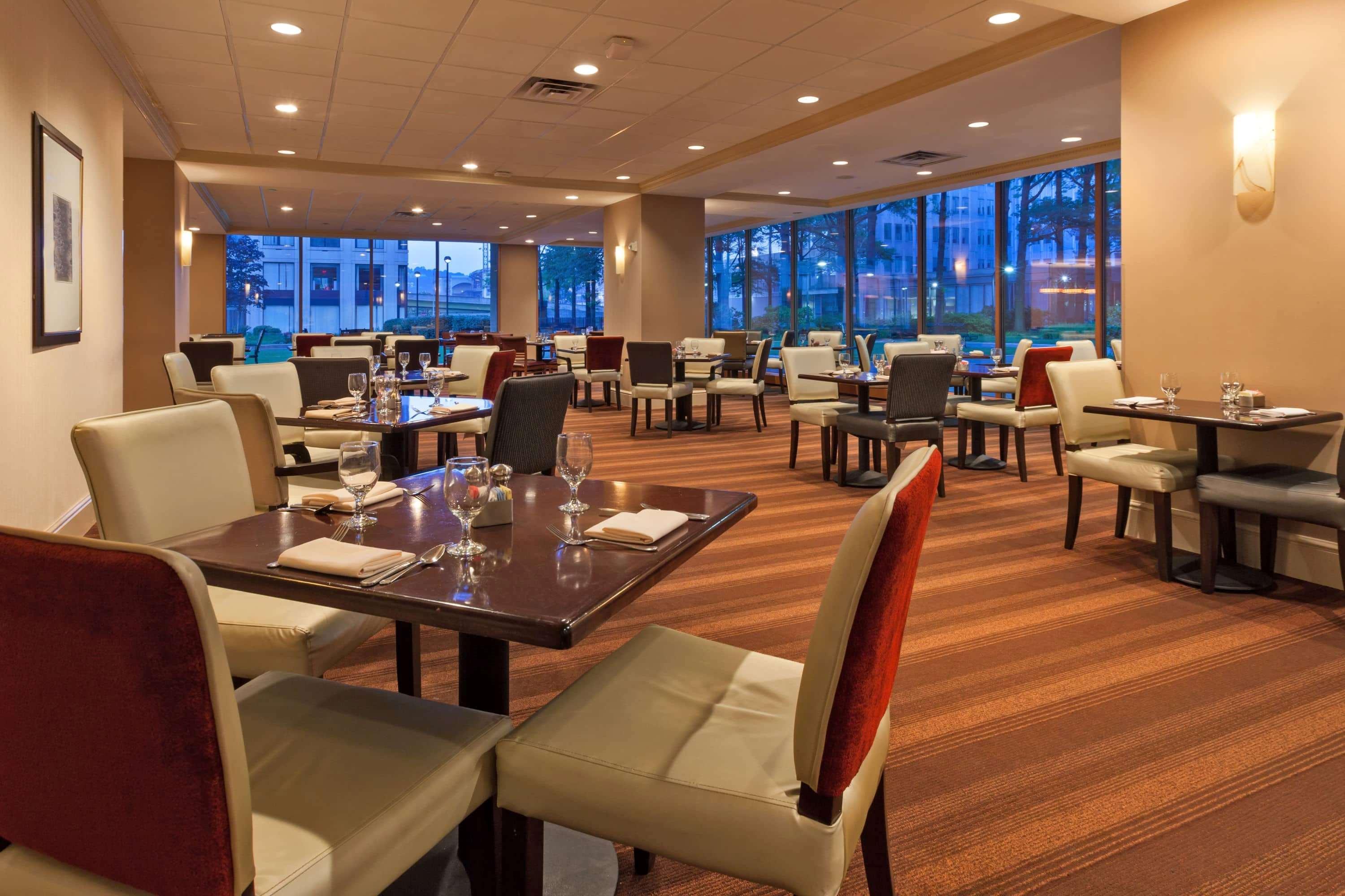Restaurant Wyndham Grand Pittsburgh Downtown