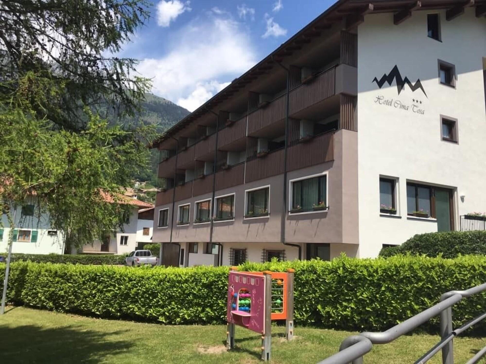 Vista Exterior Hotel Cima Tosa