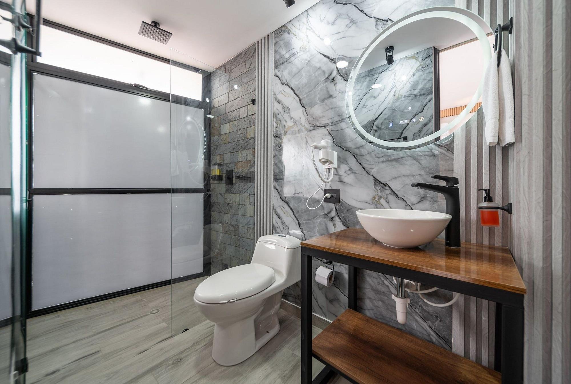 Equipamiento de Habitación Epic Suites x Ahead