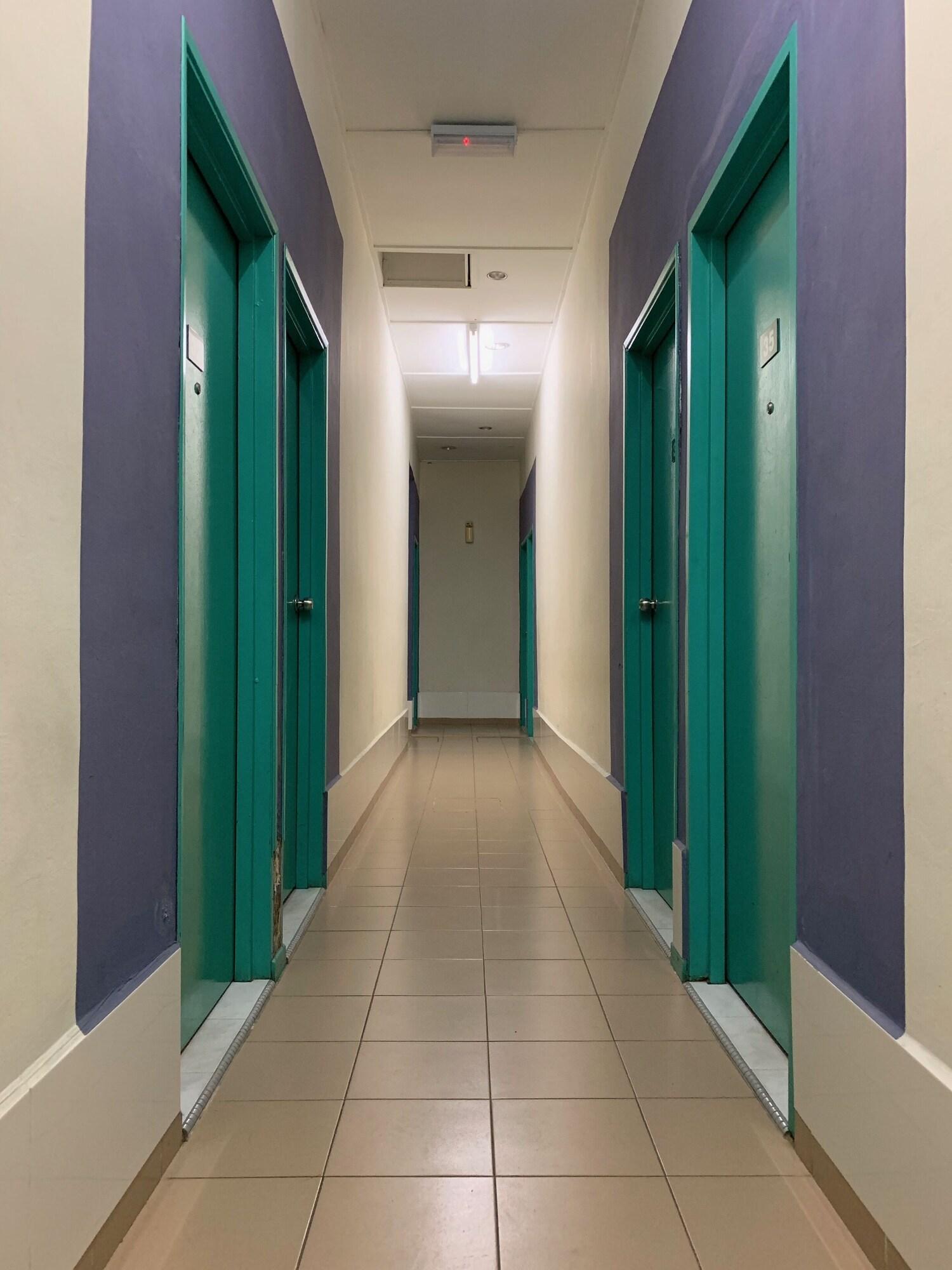 Varios Fairway Hotel