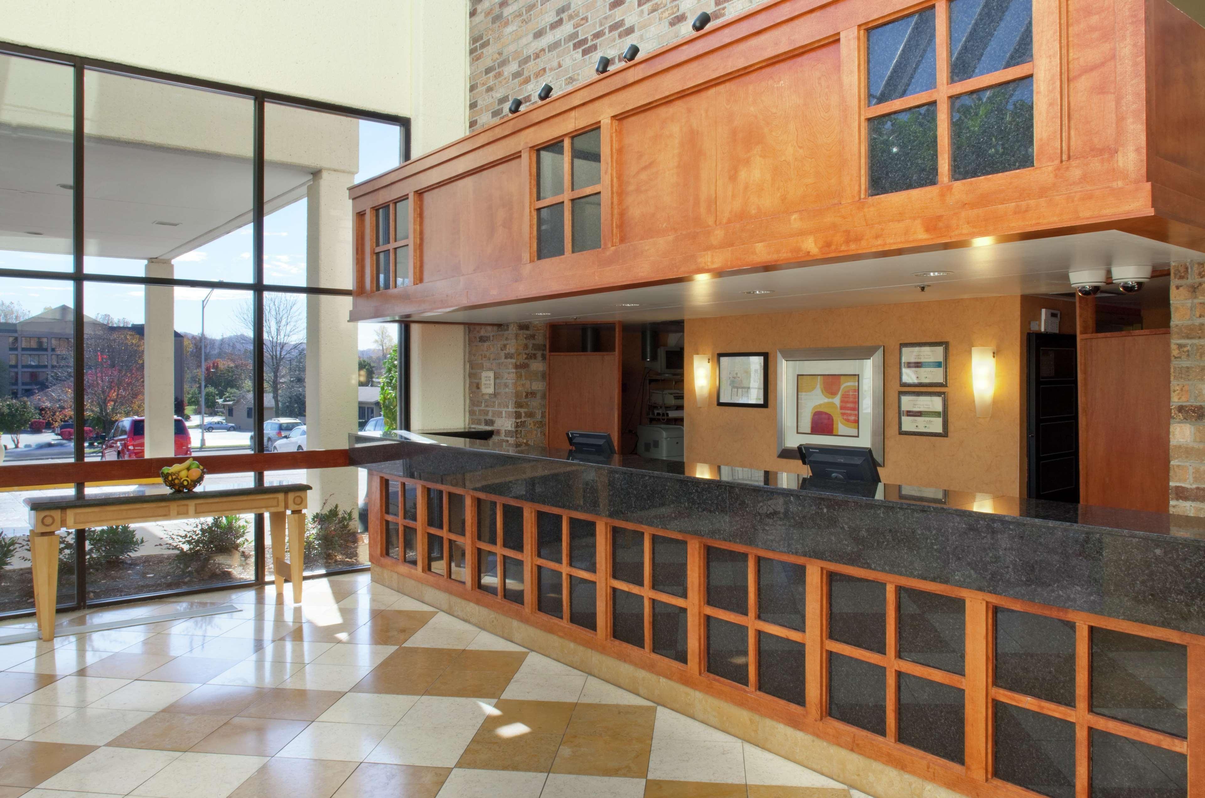 Vista Lobby DoubleTree by Hilton Hotel Oak Ridge - Knoxville