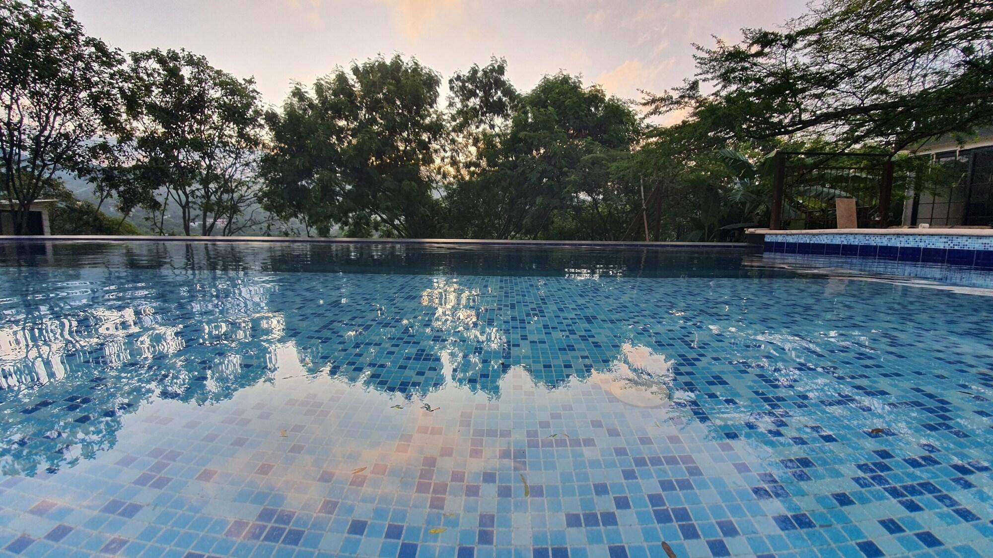Vista Piscina Glamping romantico en Vista Hermosa