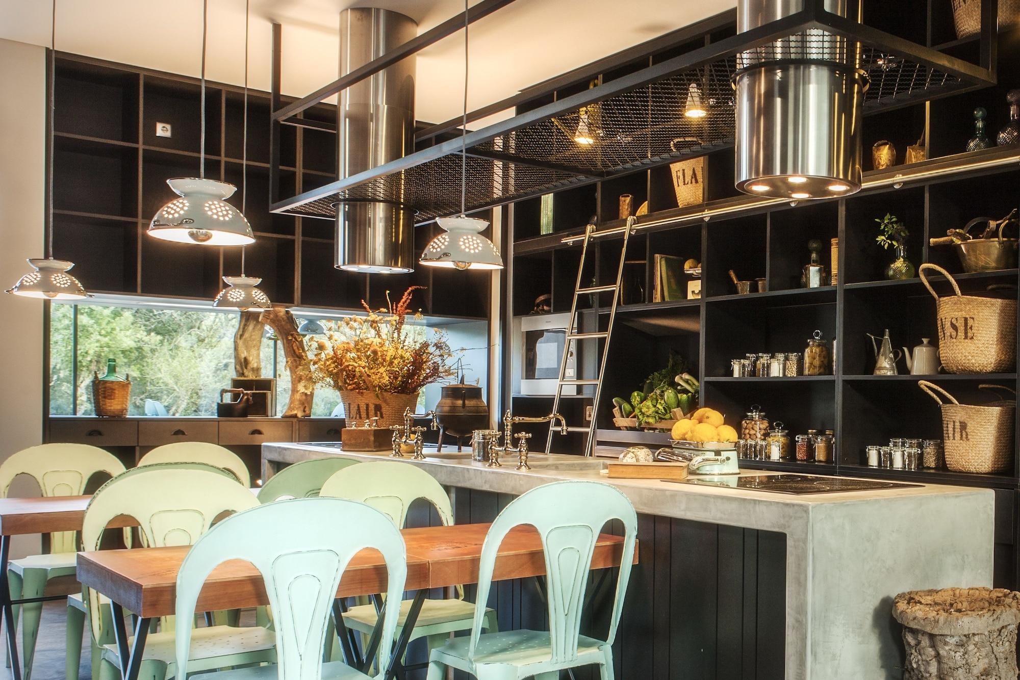 Restaurant Cooking and Nature Emotional Hotel