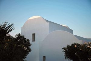 Alojamiento - Sea Breeze Santorini Beach Resort, Curio Collection Hilton