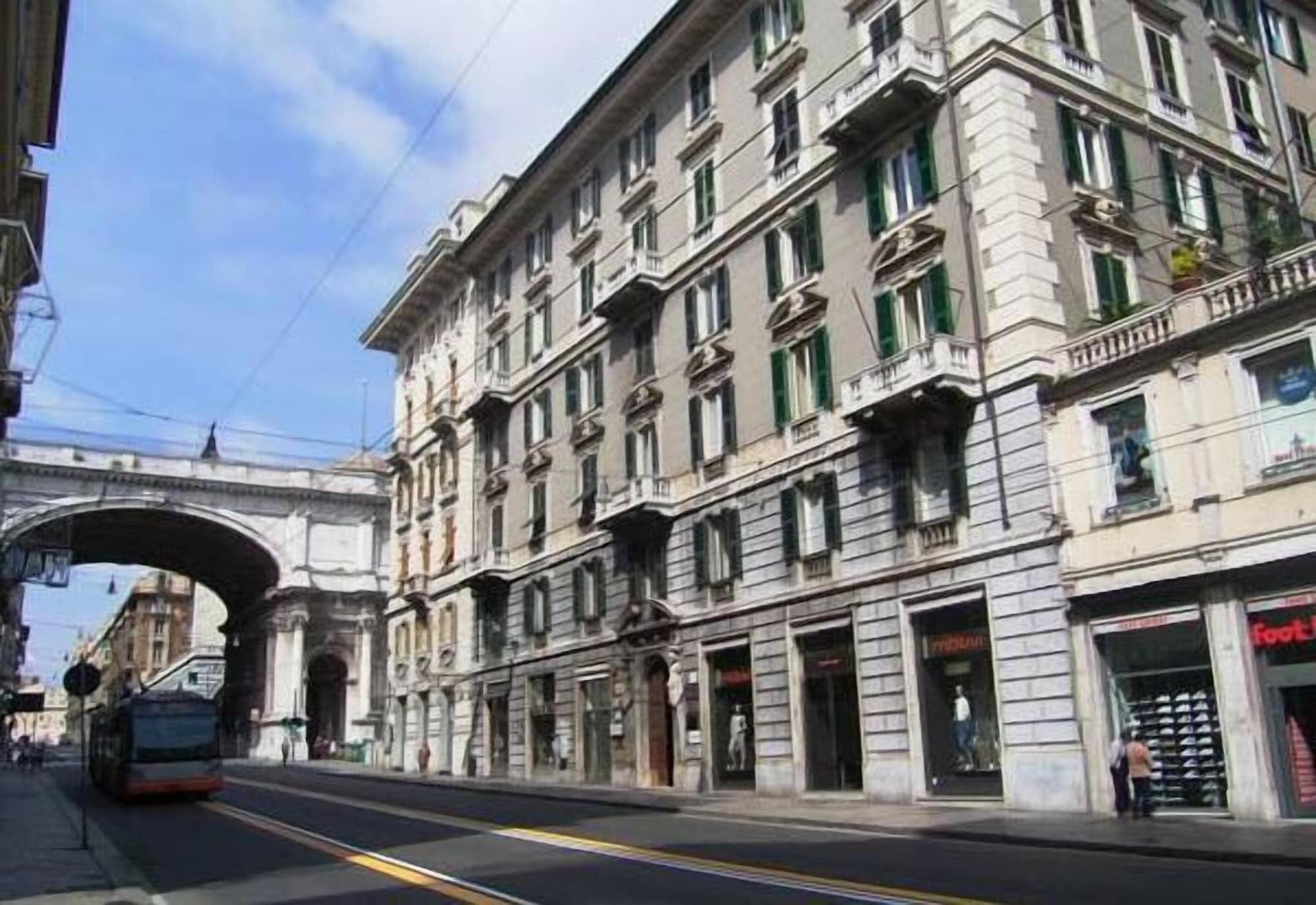 Vista Exterior Hotel Suisse Genova