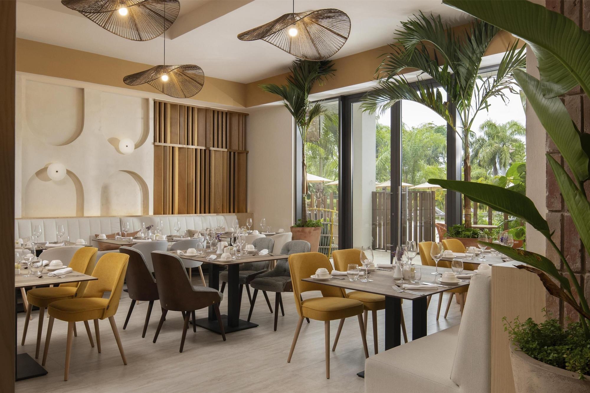 Restaurant Royal Beach Hotel Punta Cana A Jdv By Hyatt Hotel