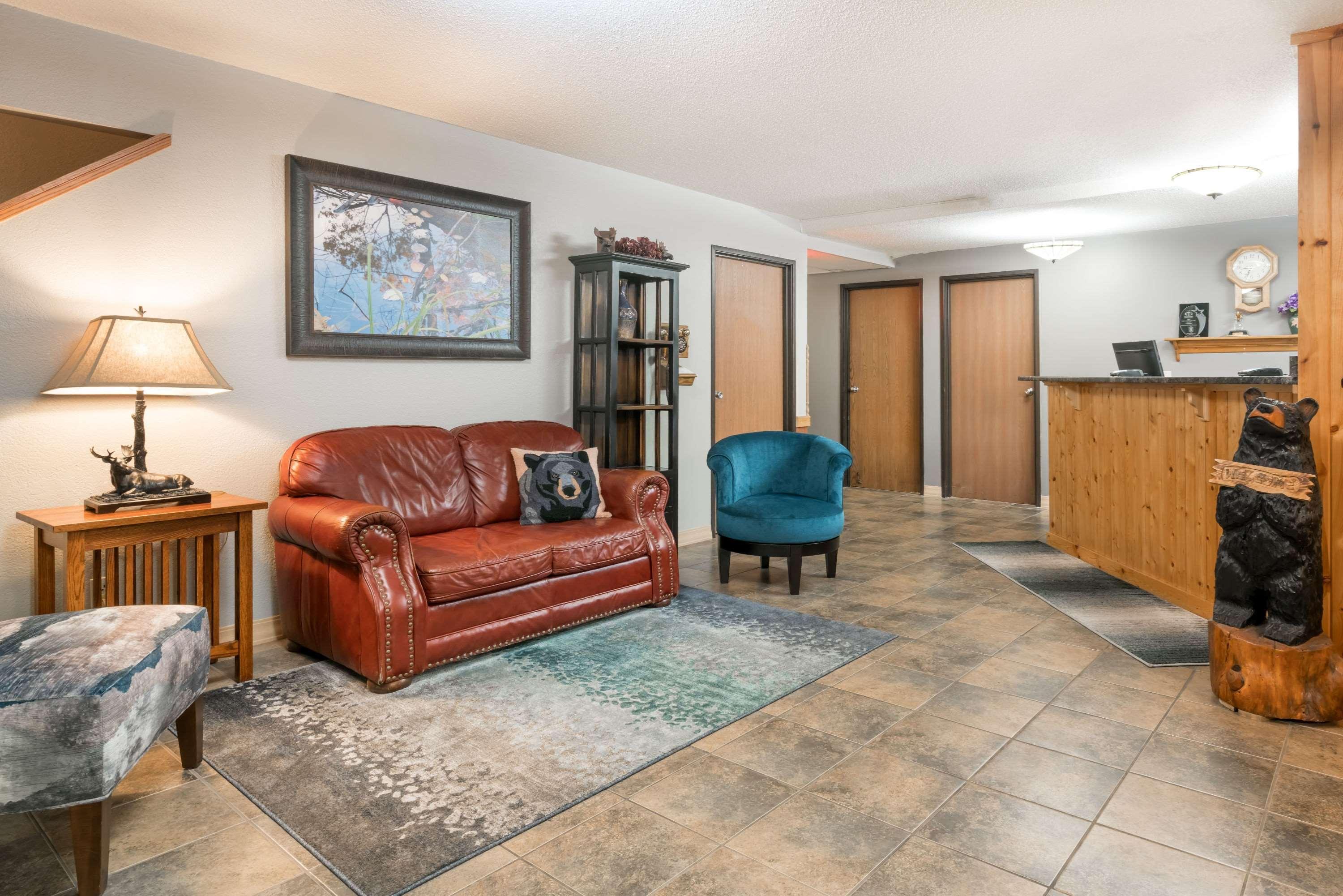 Vista Lobby Super 8 by Wyndham Baxter/Brainerd Area