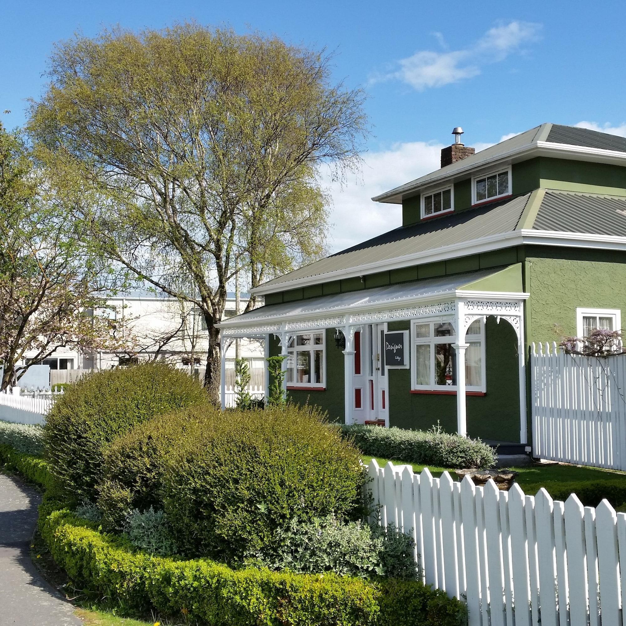 Vista Exterior Designer Cottage B&B