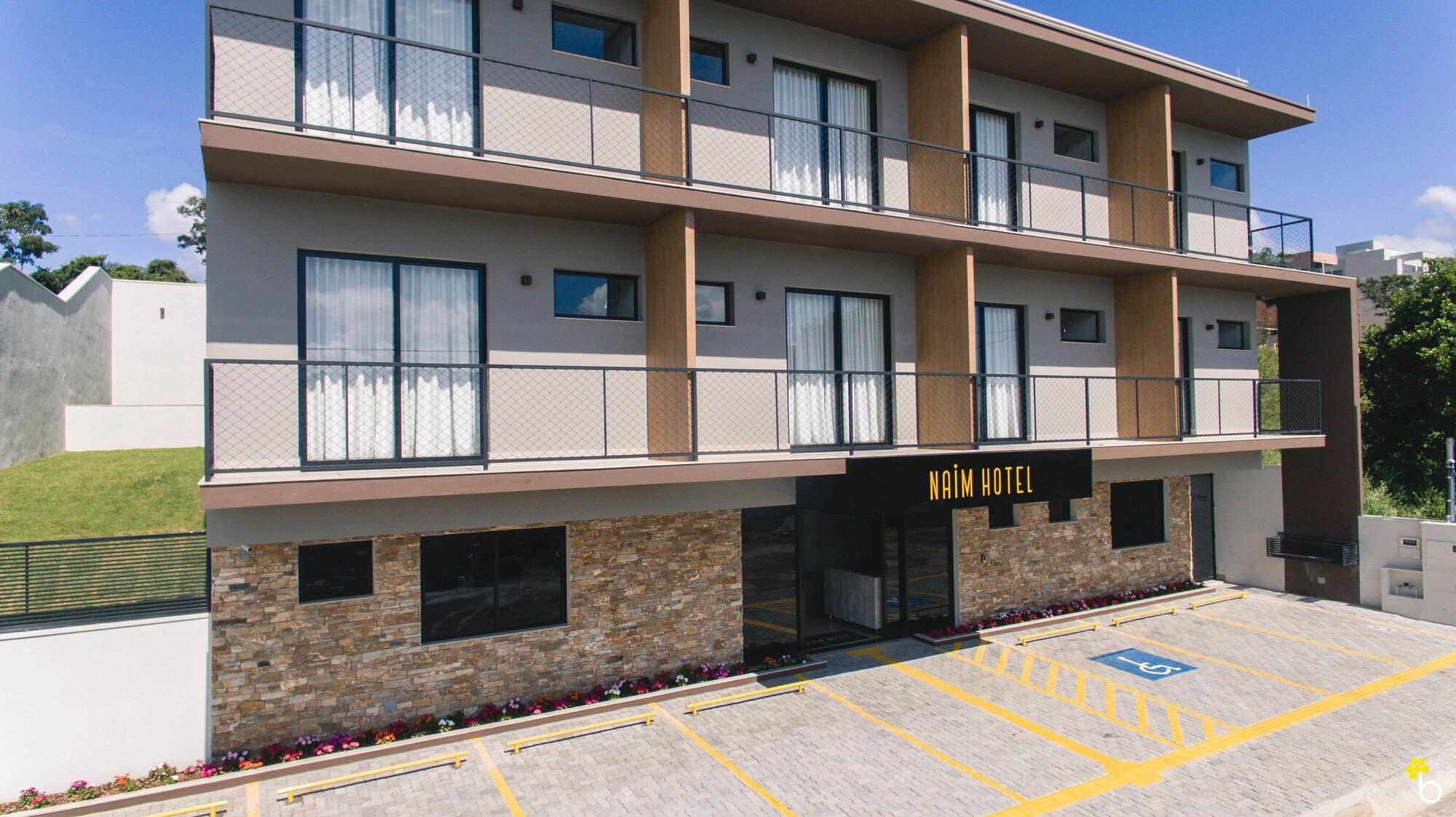 Varios Naim Hotel