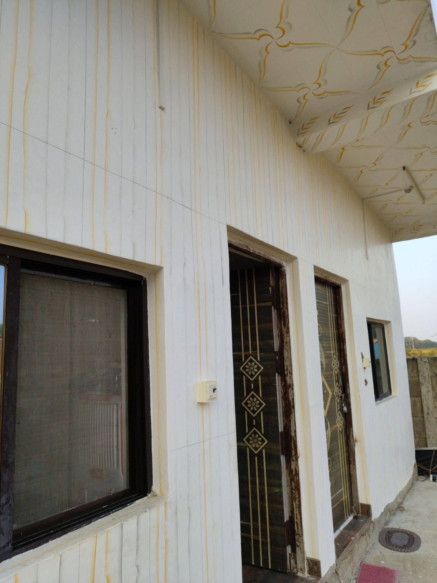Vista Exterior Shiva guest house