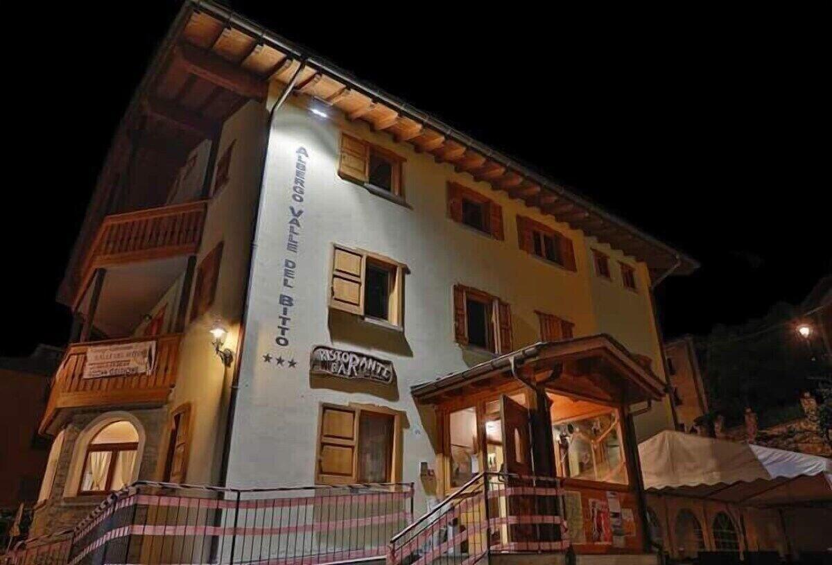 Varios Albergo Valle del Bitto