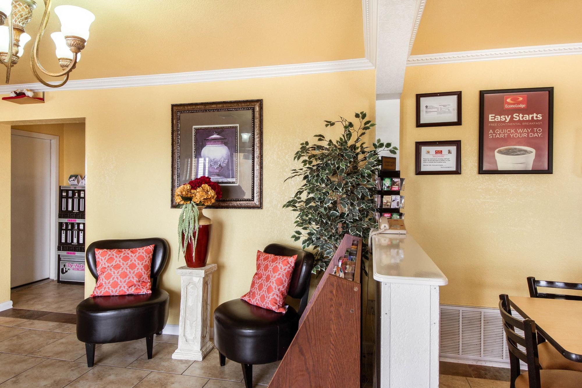 Vista Lobby Econo Lodge Inn & Suites Downtown Northeast near Fort Sam Houston