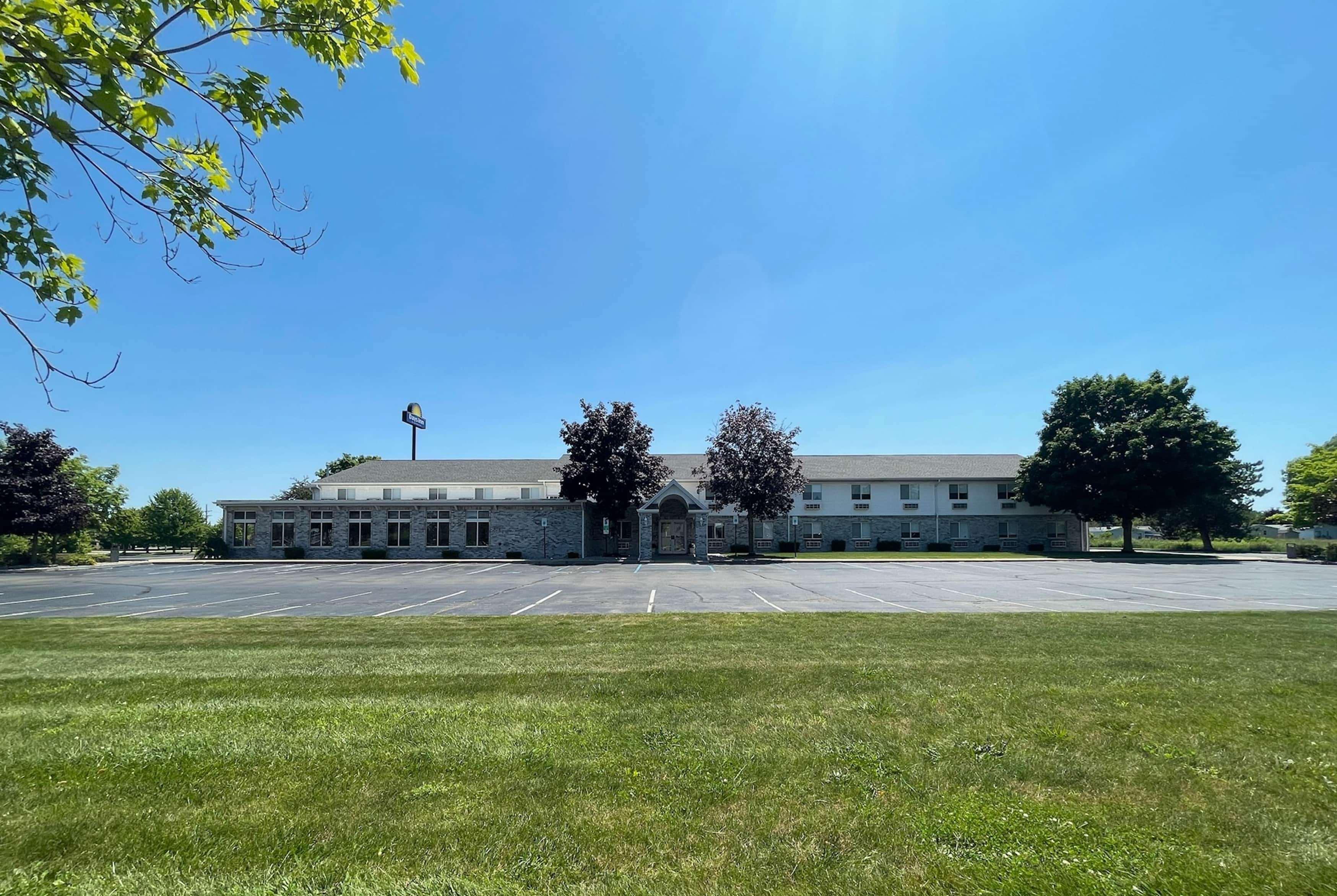 Vista Exterior Days Inn by Wyndham Imlay City