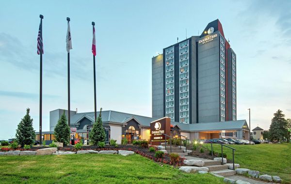 DoubleTree by Hilton Toronto Airport
