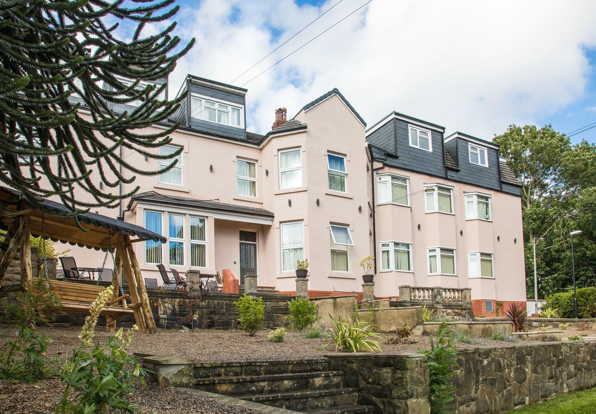 Vista Exterior High Bank Hotel