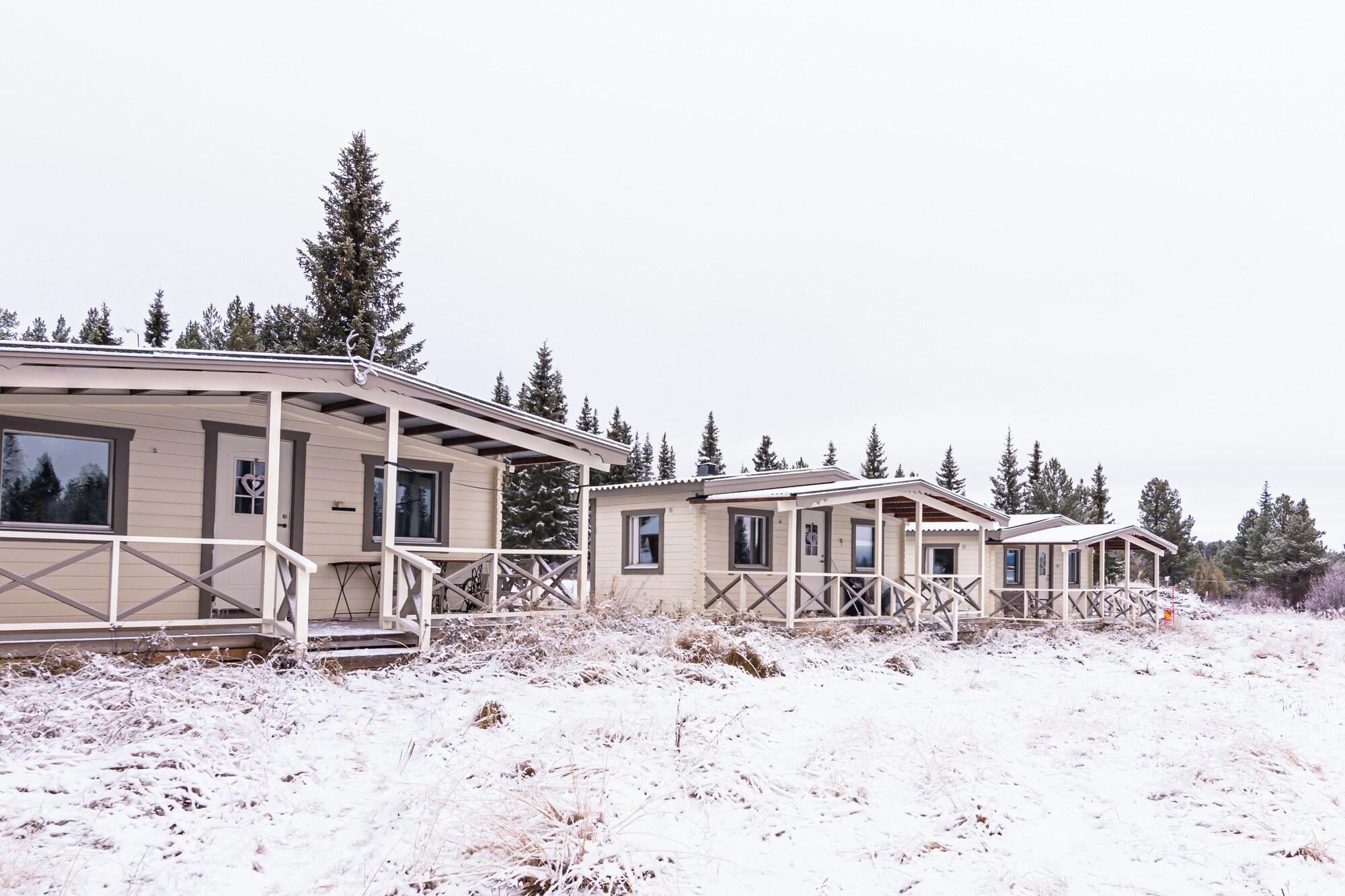 Varios Aurora RiverCamp Glass Igloos and Cabins