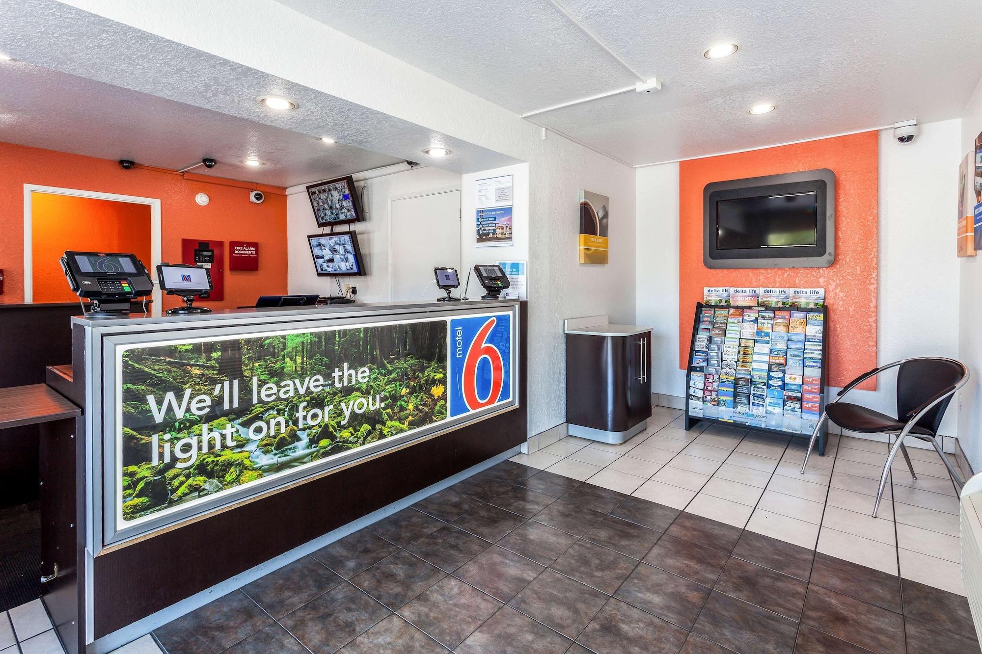 Vista Lobby Motel 6 Sacramento, CA - Downtown