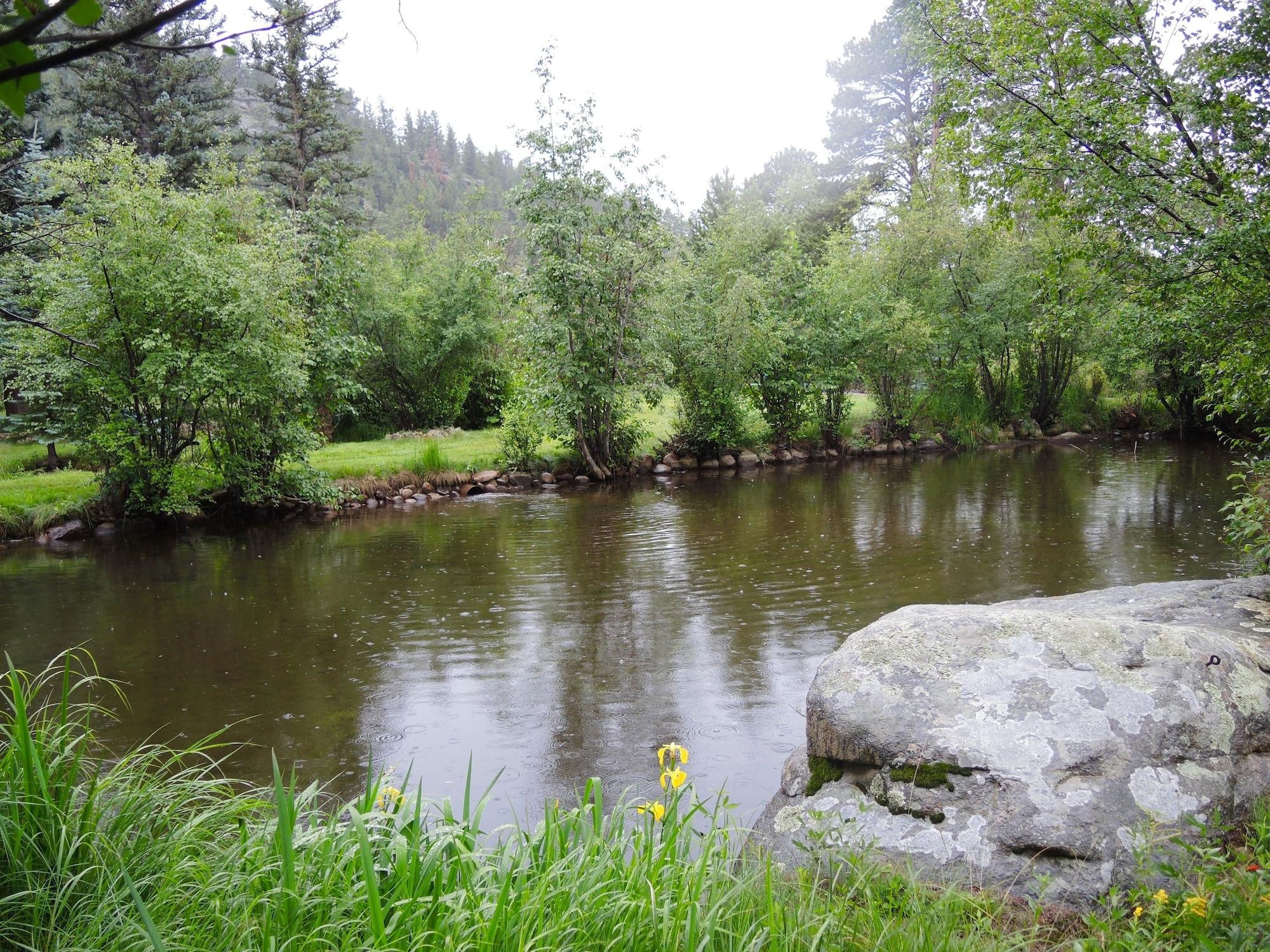 Varios Riversong Inn Retreat
