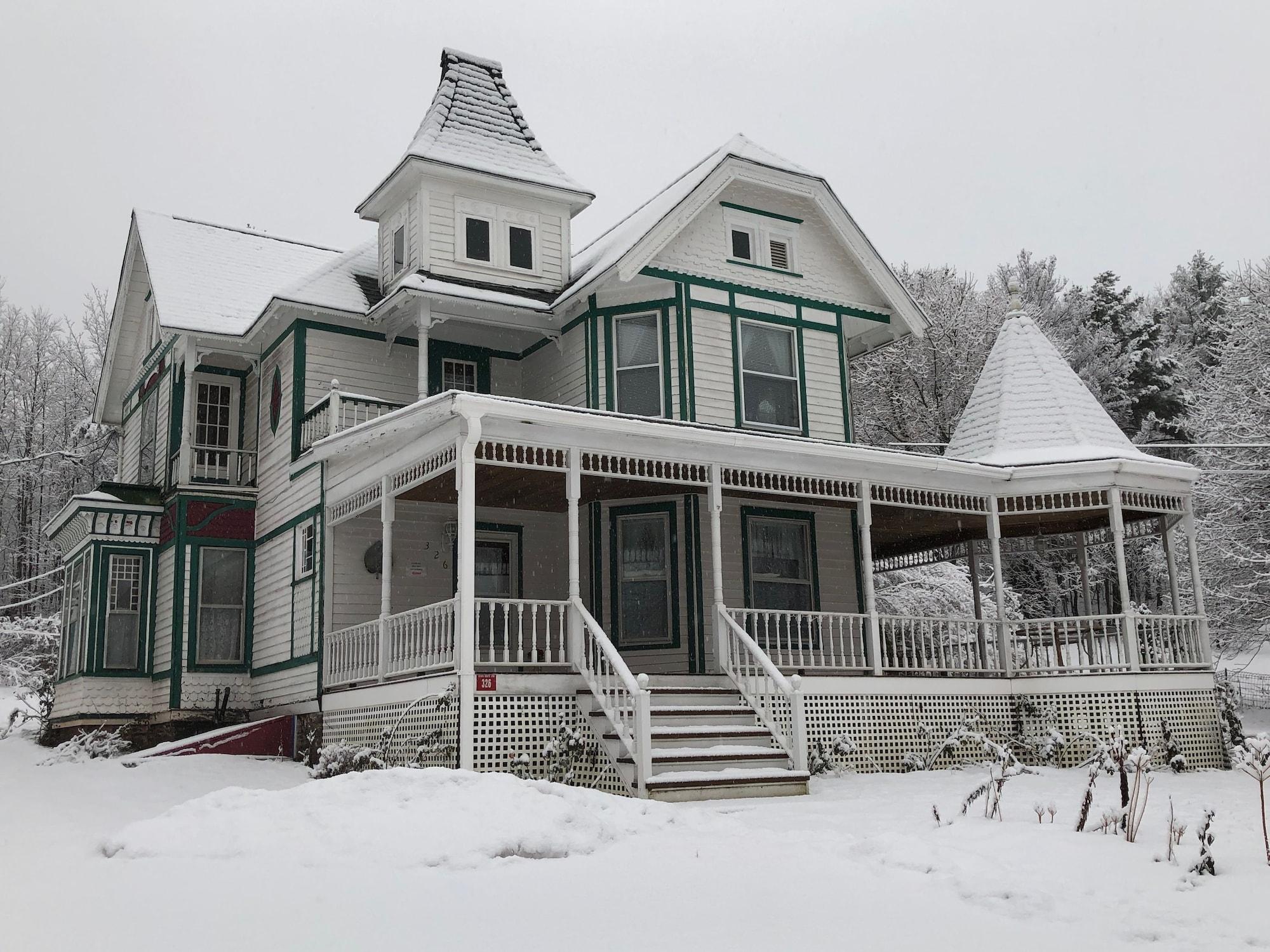 Varios Antique Rose Inn Windham