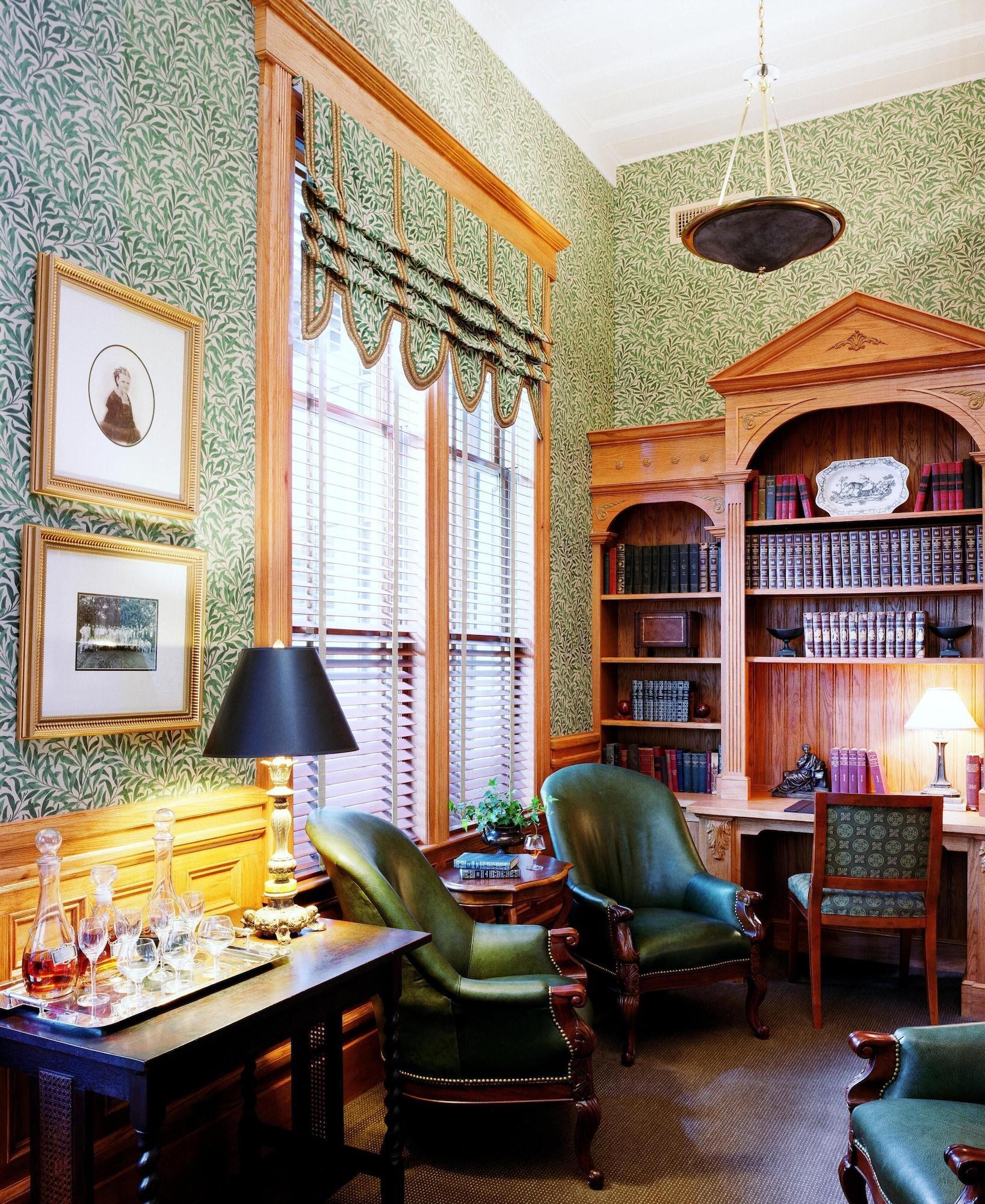 Bar/Salón Wentworth Mansion