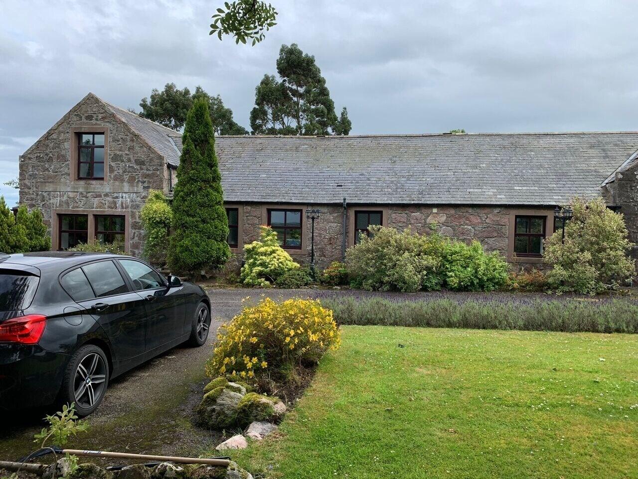 Varios Crawfield Grange