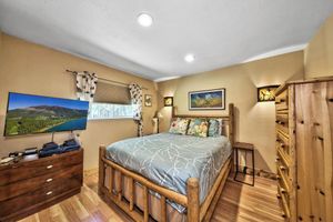 Alquiler Vacacional - TAHOE RANCH, SUMMERTIME POOL, HOT TUB, ON RIVER, 3BD, 2 BA, FAMILY & DOG OK WALK