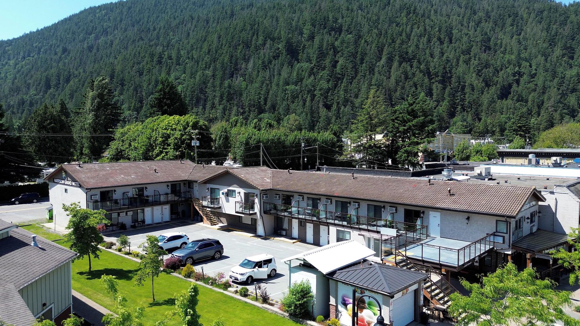 Vista Exterior Harrison Grand Motel LTD.