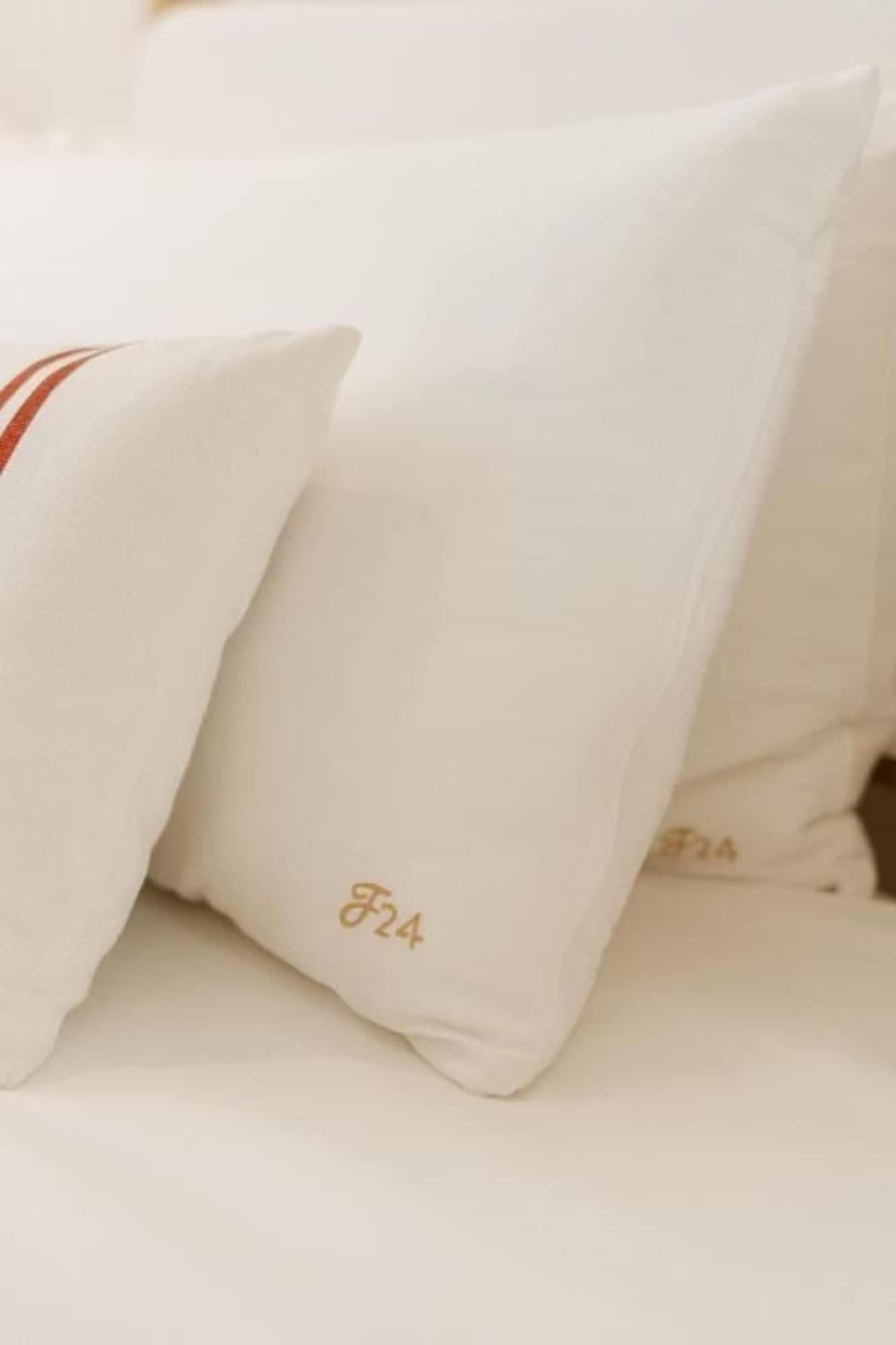 Varios EMBLEMATICO F24 ONLY ADULTS B&B