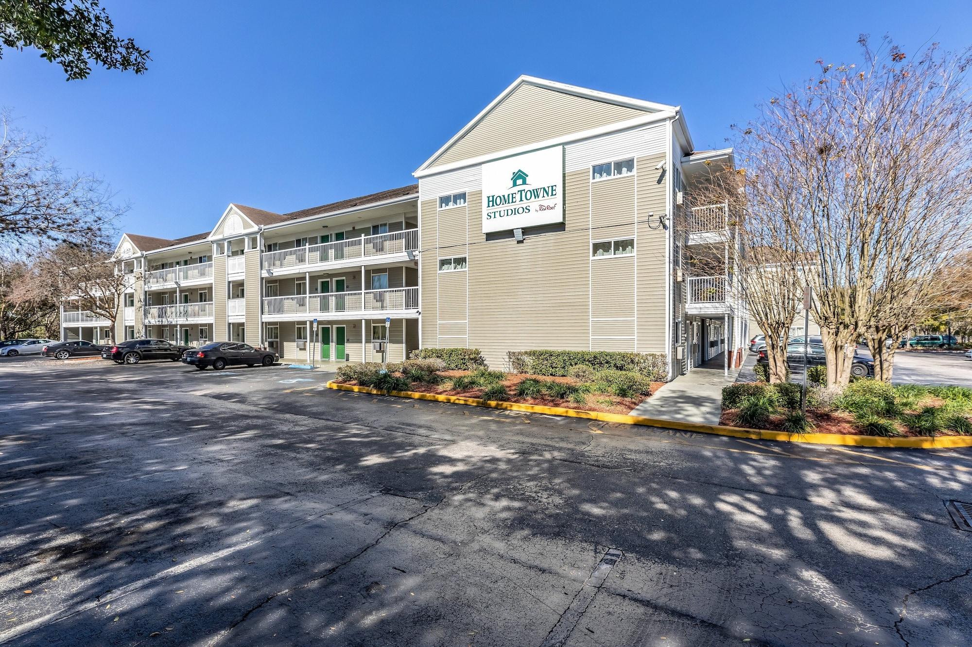 Varios HomeTowne Studios by Red Roof Orlando - Casselberry