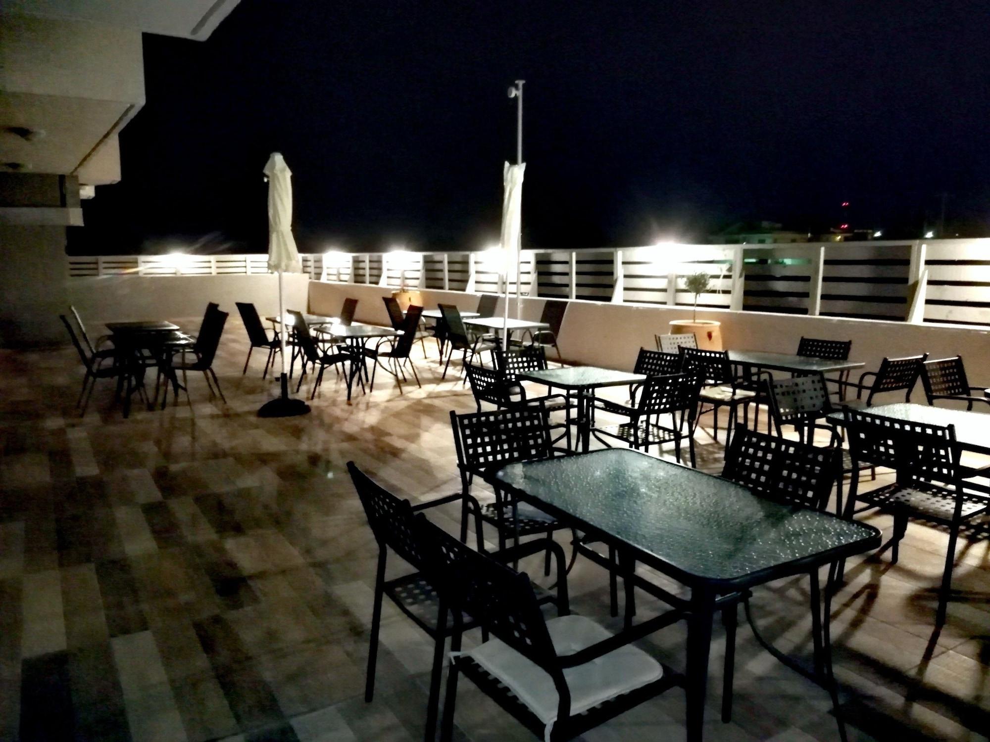 Bar/Salón Ivory Serenity Hotel