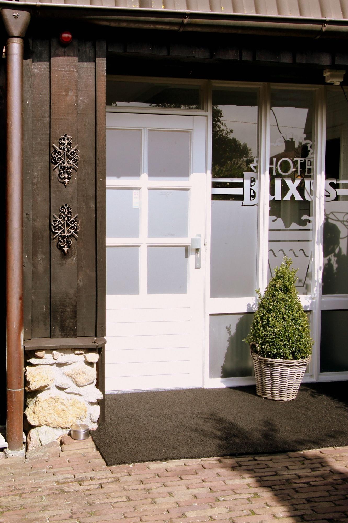 Vista Exterior Hotel Buxus