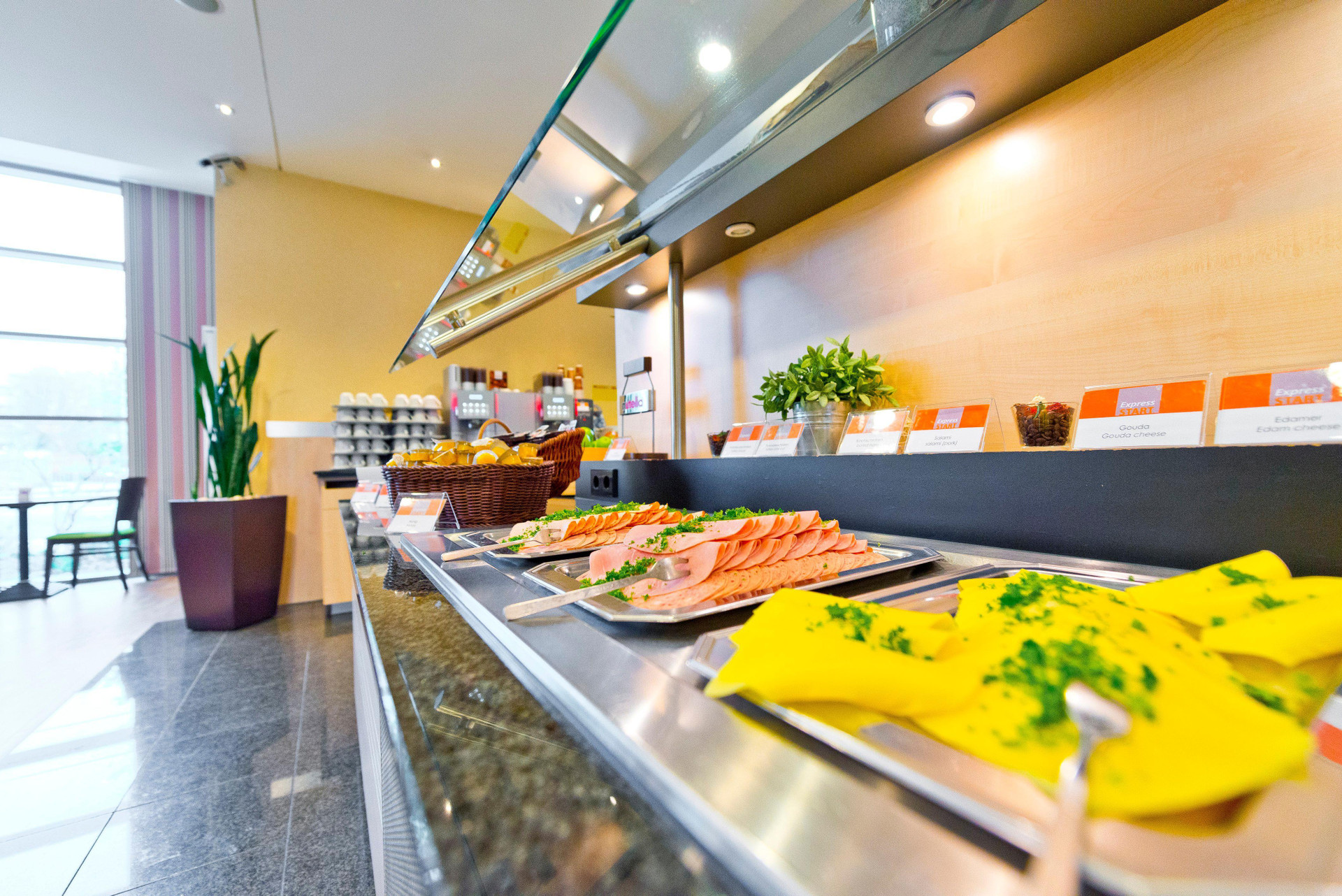 Restaurant Holiday Inn Express Frankfurt Messe by IHG