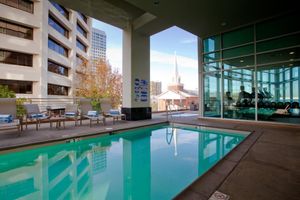 Alojamiento - Embassy Suites Los Angeles - Glendale