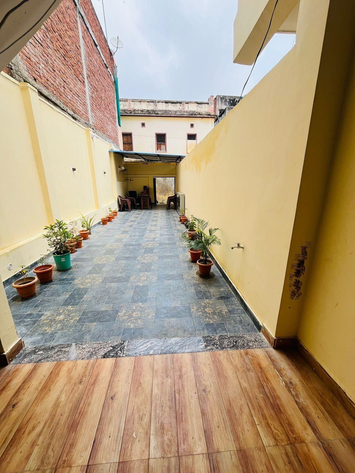 Vista Exterior Shree P Guest House