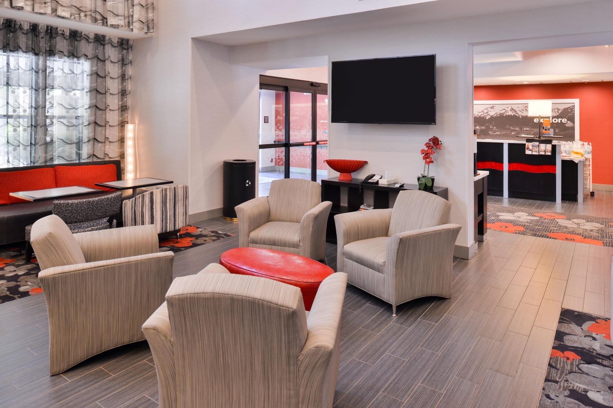 Vista Lobby Hampton Inn & Suites DuPont