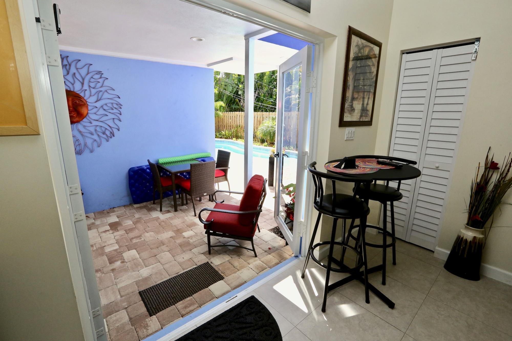 Restaurant Fantasy Island Inn – Caters to Men