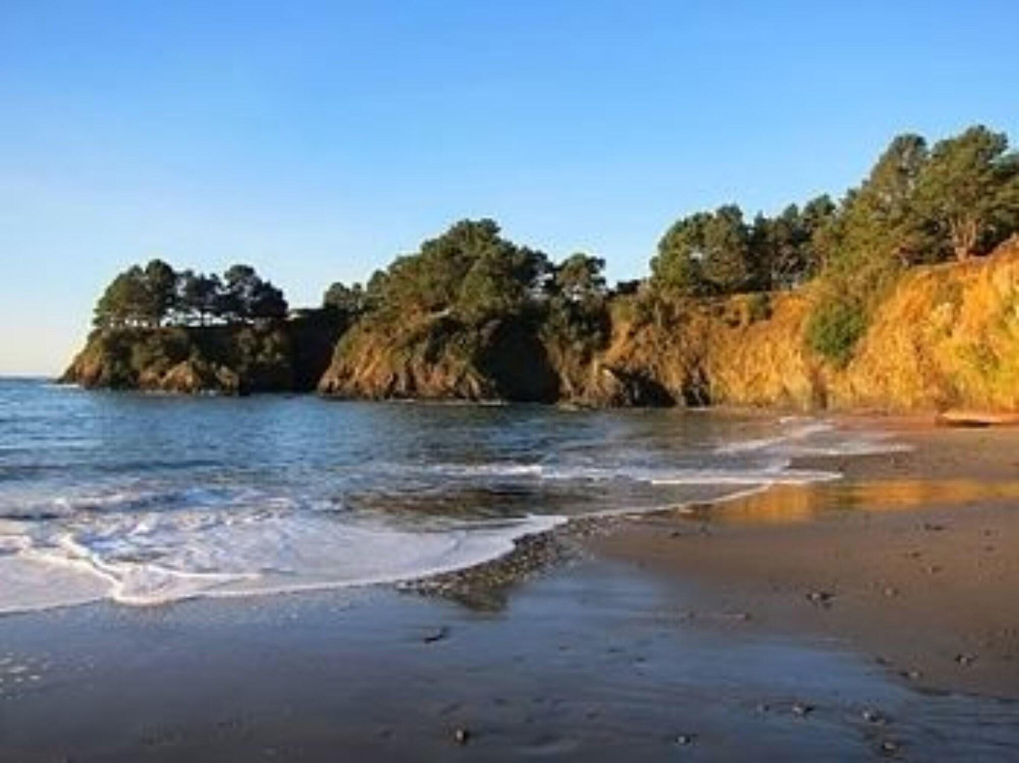 Playa Glendeven Inn & Lodge