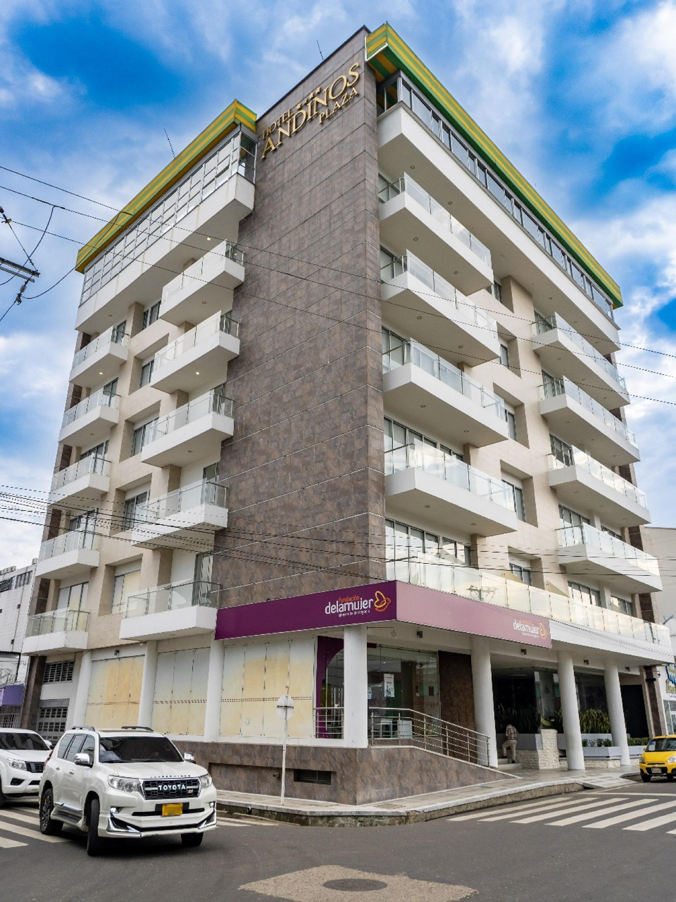 Vista Exterior Andinos Plaza