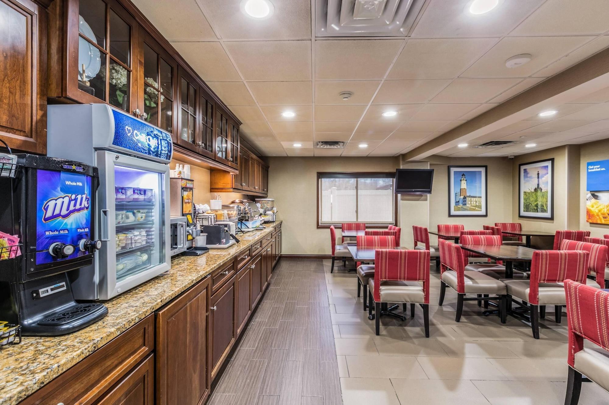 Restaurant Comfort Inn Medford - Long Island