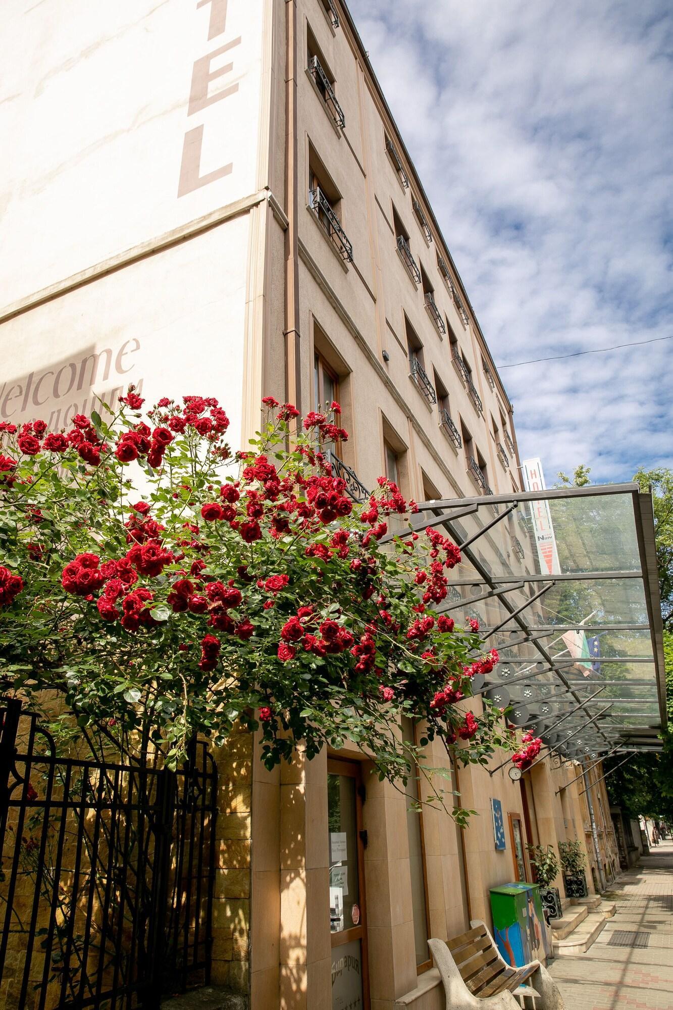Varios Hotel Niky