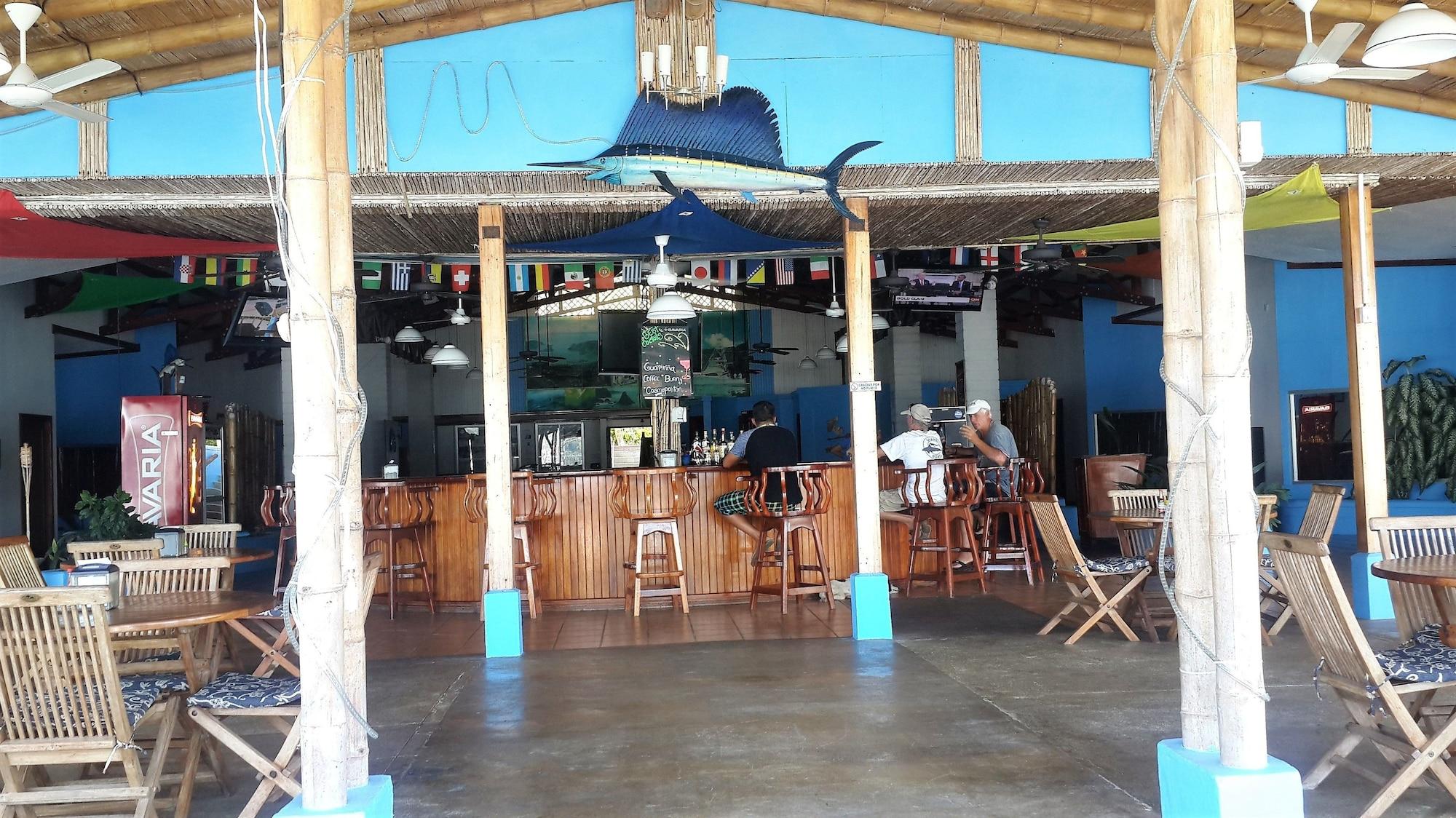 Bar/Salón Fish Hook Marina & Lodge