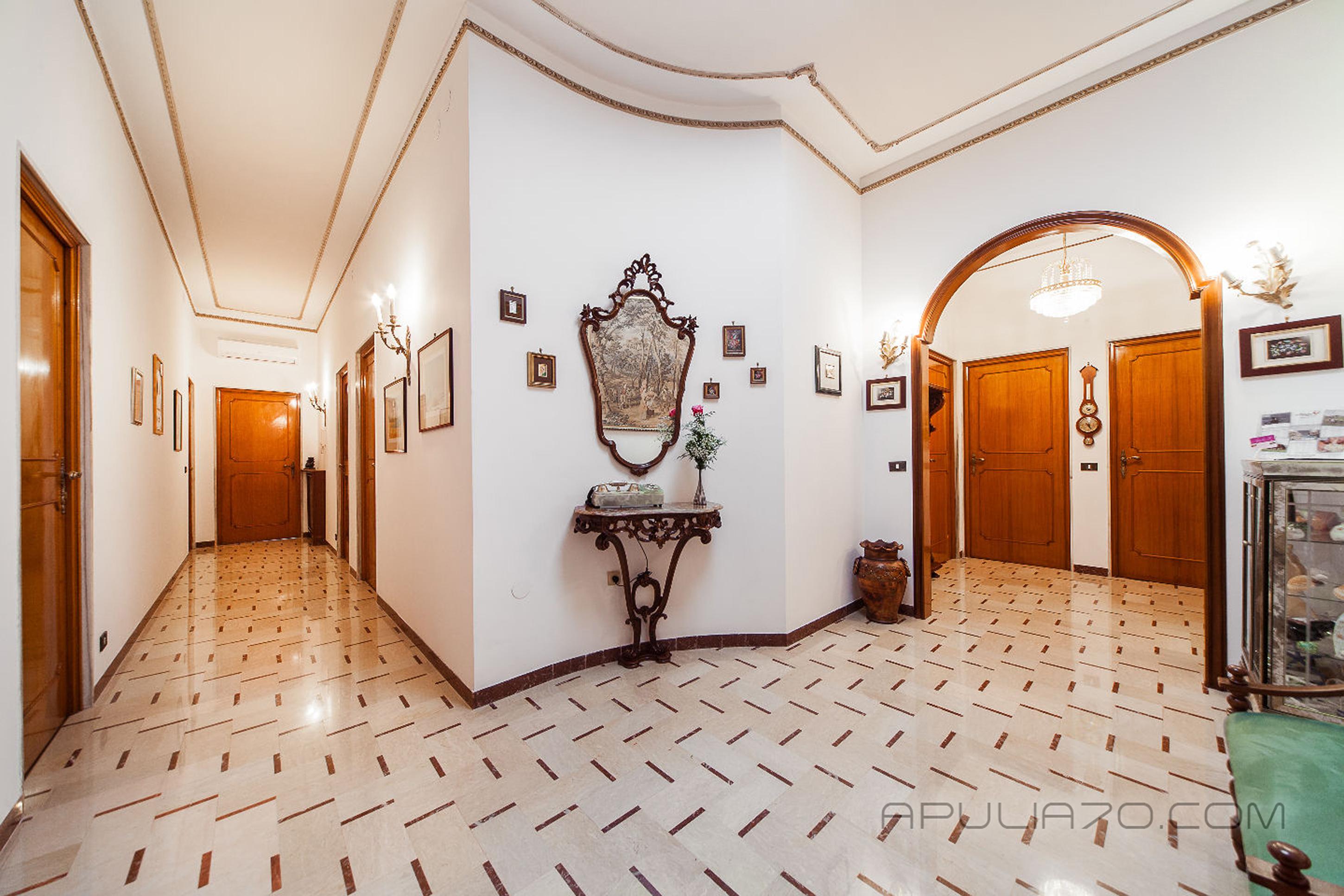 Vista Lobby Apulia 70 Holidays