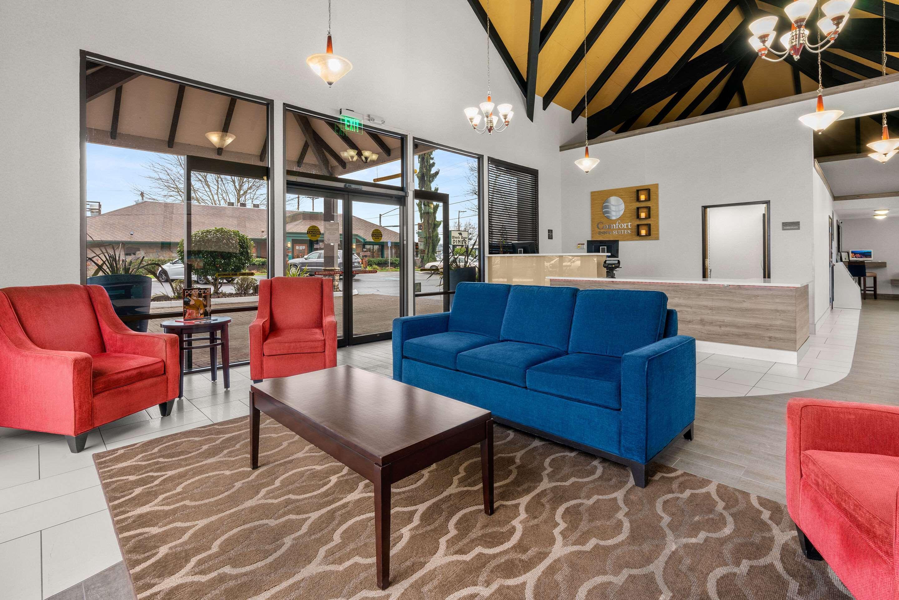 Vista Lobby Comfort Inn & Suites Beaverton - Portland West
