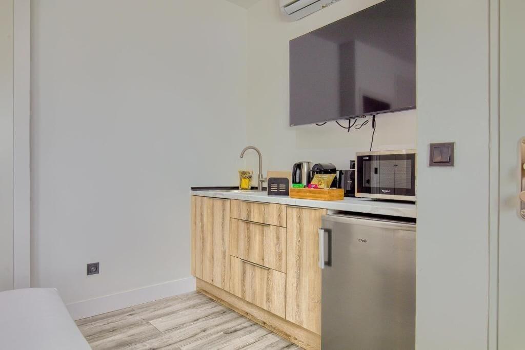 Equipamiento de Habitación Dobo Madrid Lucero