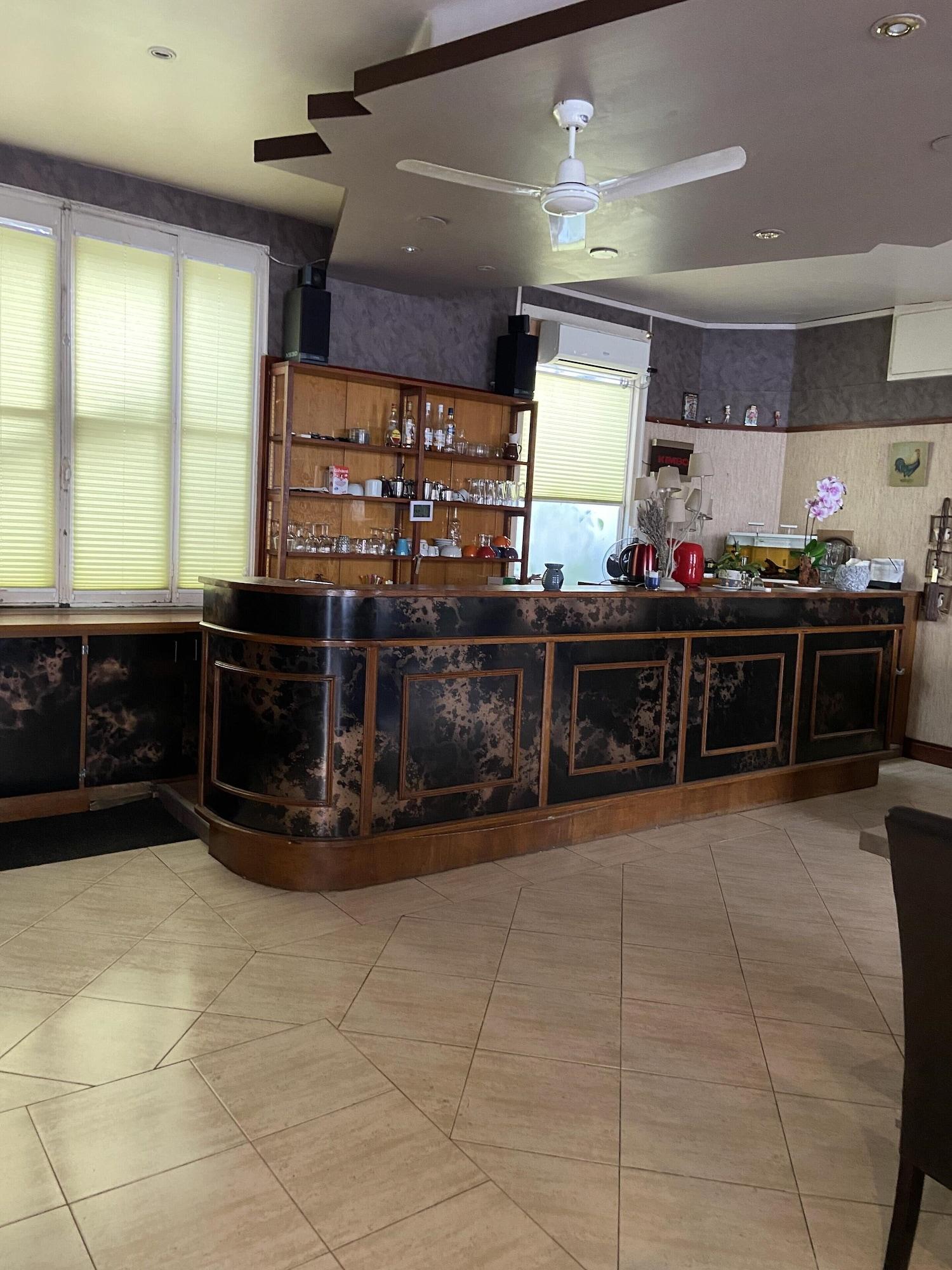 Bar/Salón Hôtel L'Univers
